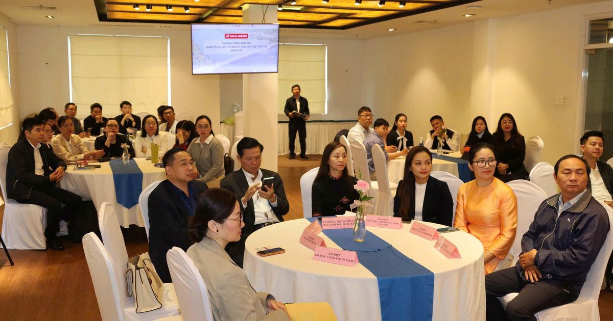 Khai giảng lớp đào tạo quản trị du lịch – khách sạn theo chuẩn Thụy Sĩ tại Huế