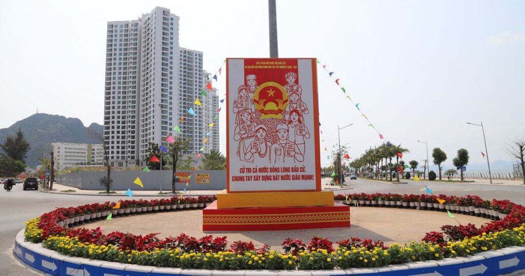 Quảng Ninh: Rực rỡ cờ hoa, rộn ràng trước ngày bầu cử