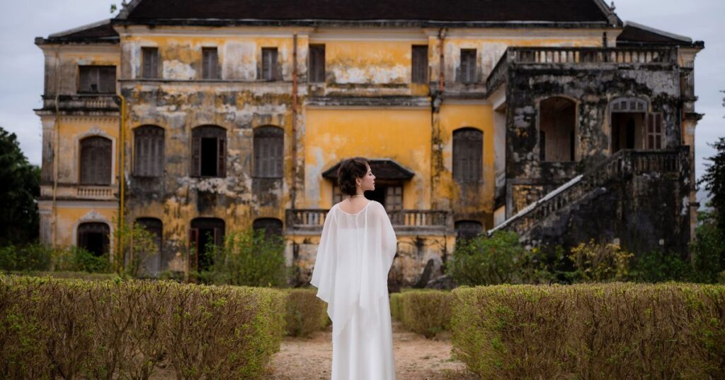 Về Huế, nghe bức tường vàng Cung An Định kể chuyện trăm năm