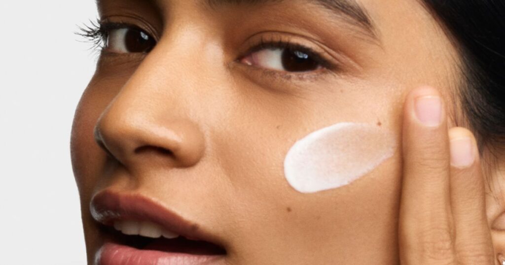 Gợi ý “lá chắn 2 trong 1” vừa chống nắng vừa ngừa lão hóa cho hành trình dài ngày