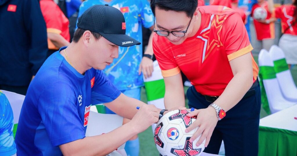 Tiếp sức Đội tuyển Bóng đá Quốc gia Việt Nam chuẩn bị cho mùa giải mới 2026