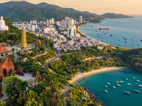 Du khách đi tour 3 ngày vẫn chưa khám phá hết Vinhomes Global Gate Hạ Long