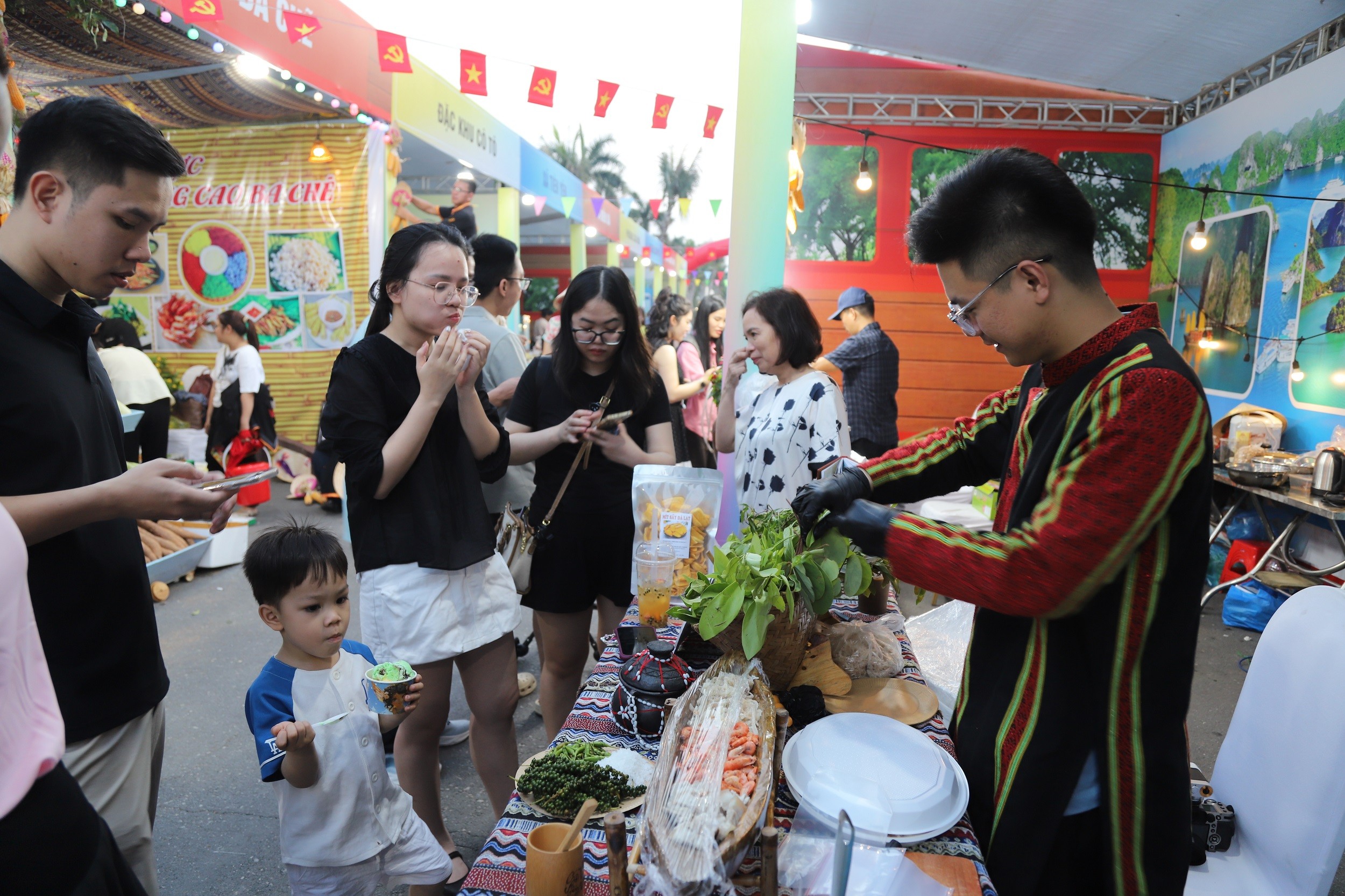 mon-an-dac-san-100-loai-la-rung-tay-nguyen-1777213736.jpg