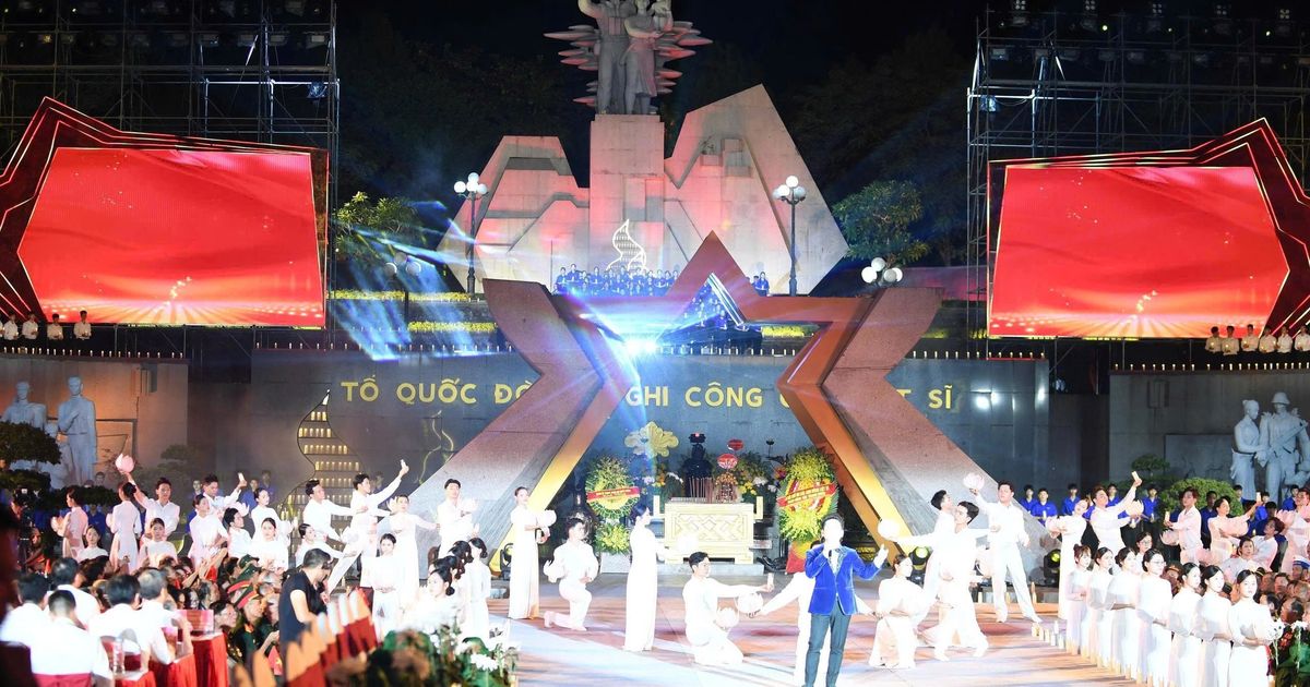Linh thiêng điểm cầu truyền hình “Sao sáng dẫn đường” tại Quảng Trị
