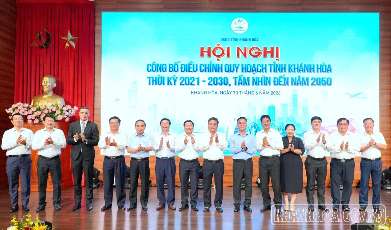 4cong-bo-dieu-chinh-quy-hoach-tinh-khanh-hoa-1782985631 4cong-bo-dieu-chinh-quy-hoach-tinh-khanh-hoa-1782985631.jpg