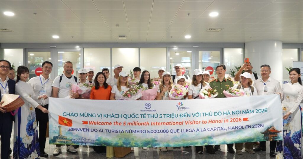 Hà Nội đón vị khách quốc tế thứ 5 triệu: Dấu mốc khẳng định sức hút của điểm đến Thủ đô