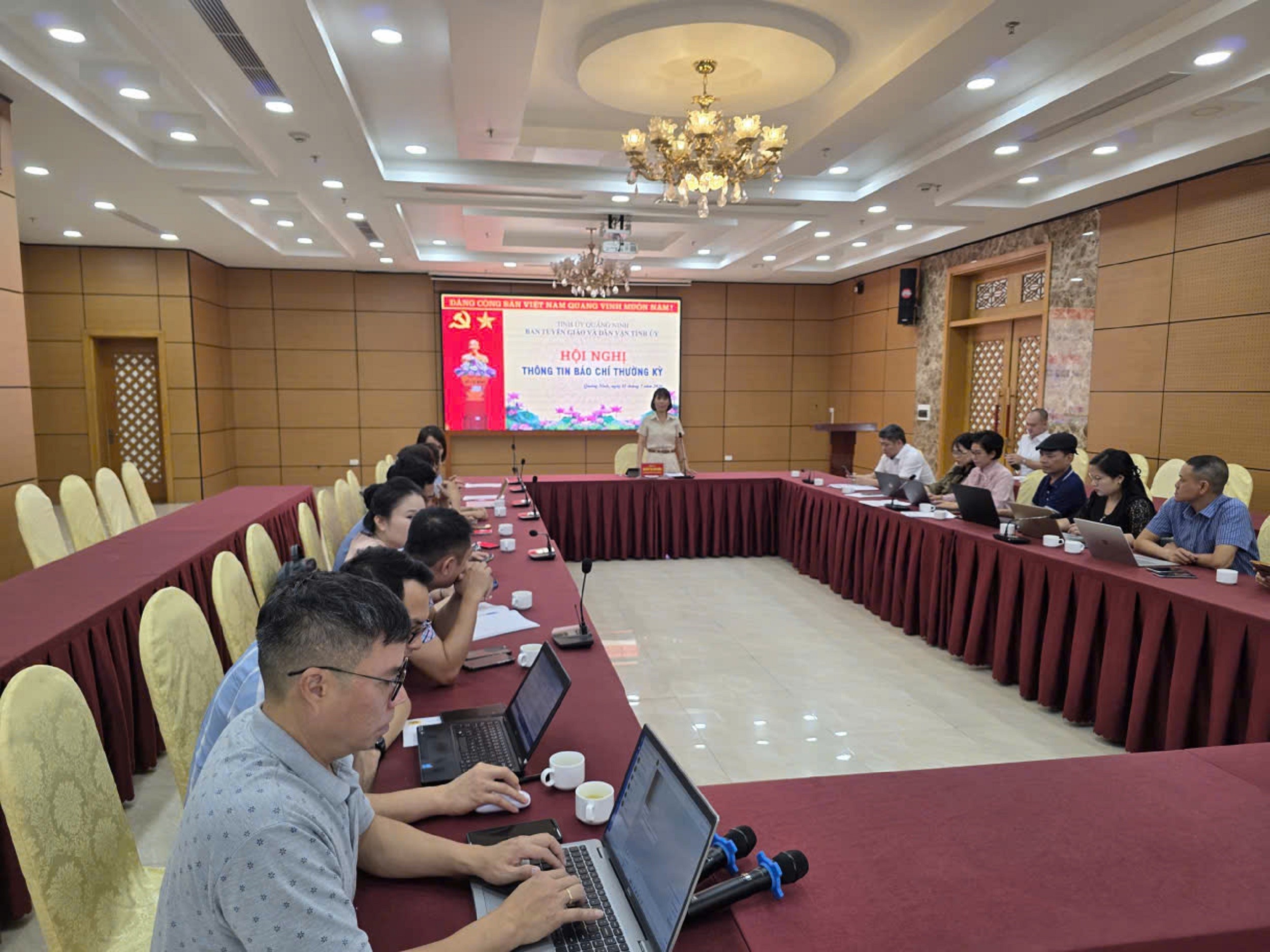 hoi-nghi-thong-tin-bao-chi-1783248589 hoi-nghi-thong-tin-bao-chi-1783248589.jpg