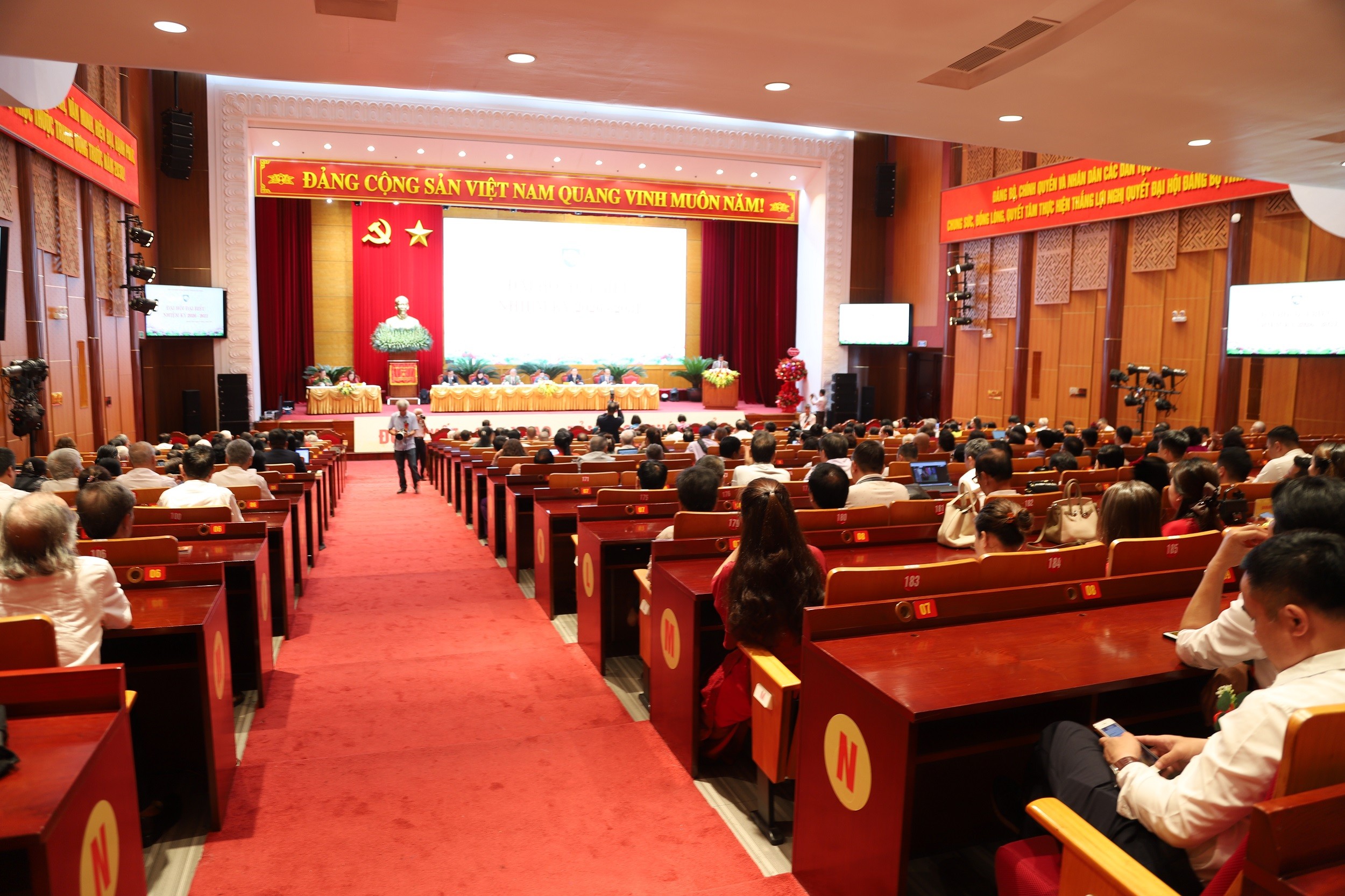 quang-canh-1783518453 quang-canh-1783518453.jpg