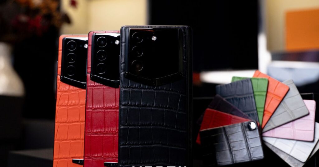 Smartphone gập của Vertu: từ chất liệu thủ công đến AI cá nhân hóa