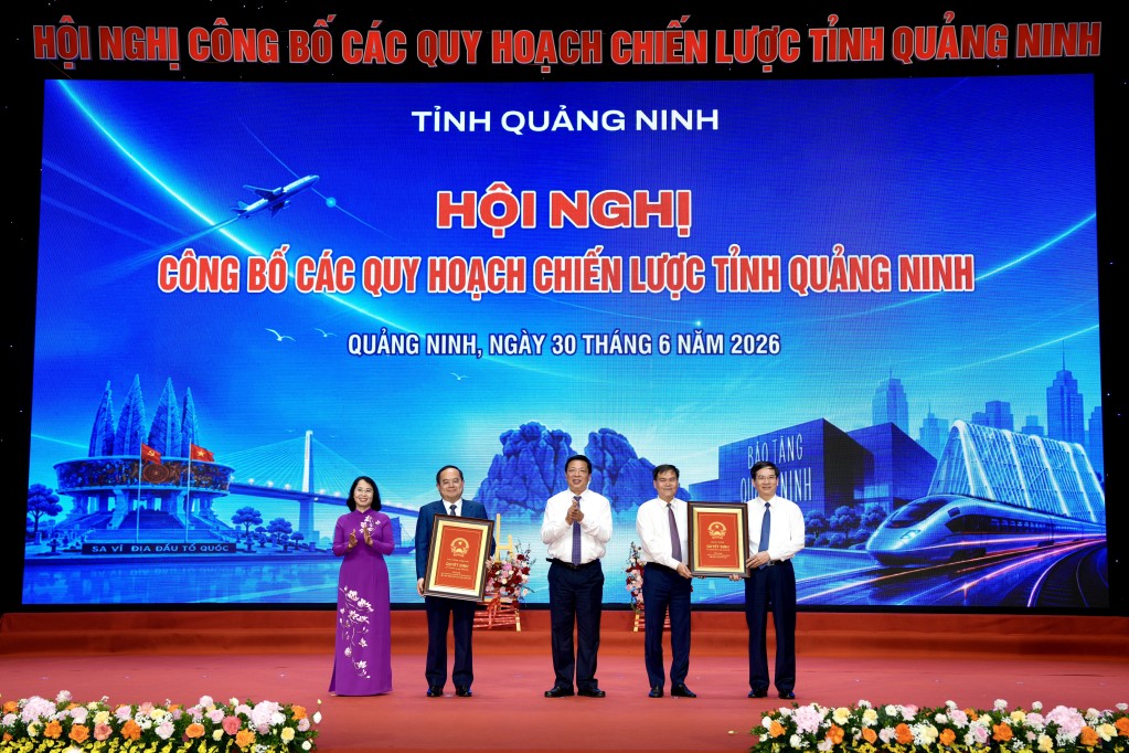 trao-qd-dau-tu-1782832844-1 trao-qd-dau-tu-1782832844.jpeg