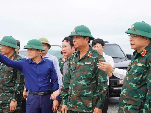 Quảng Trị: Khẩn trương khắc phục sự cố 3 sà-lan trôi dạt, đâm vào cầu đường sắt Mỹ Chánh