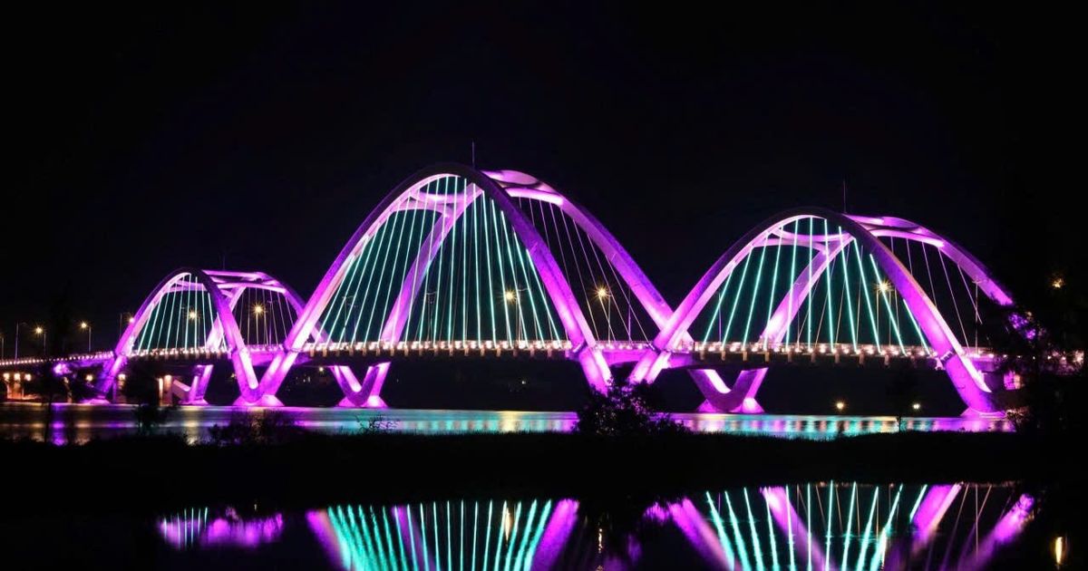 Ngắm cầu Nhật Lệ 3- vẻ đẹp hình tượng thiên nhiên hùng vĩ với những dòng sông uốn lượn dưới núi đá vôi