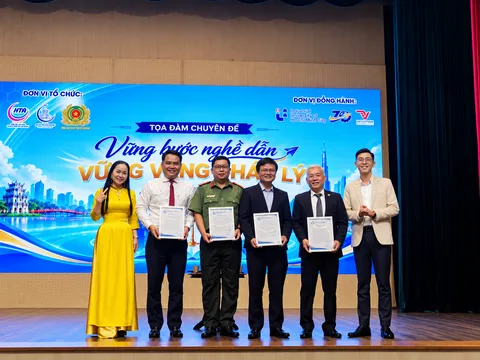 Trường Cao đẳng Du lịch Nha Trang kỷ niệm 20 năm thành lập, đón nhận Huân chương Lao động hạng Nhất