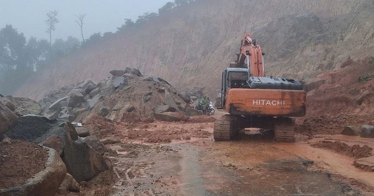 Đèo Gia Bắc lại sạt lở giữa mùa mưa, tuyến Quốc lộ 28 tạm gián đoạn
