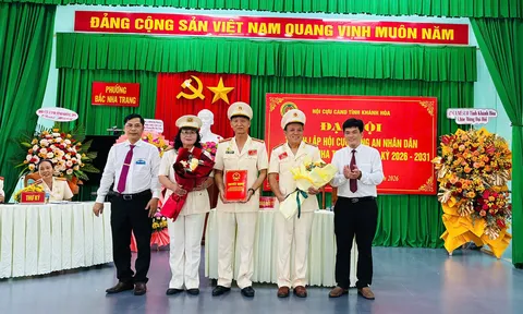 [Chùm ảnh] Khám phá di sản văn hóa Việt Nam qua bộ tranh của họa sĩ Khoa Phùng