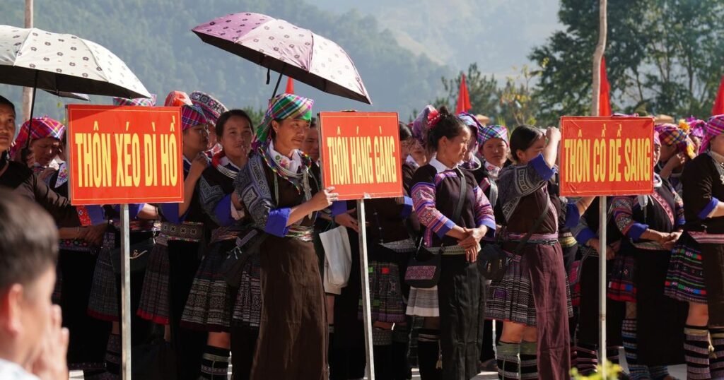 Lao Chải rộn ràng hội thi trình diễn nghề truyền thống, lan tỏa sắc chàm văn hóa Mông