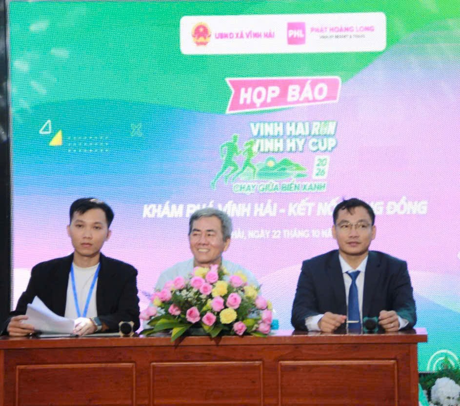 ban-to-chuc-chu-tri-buoi-hop-bao-1792664475.jpg