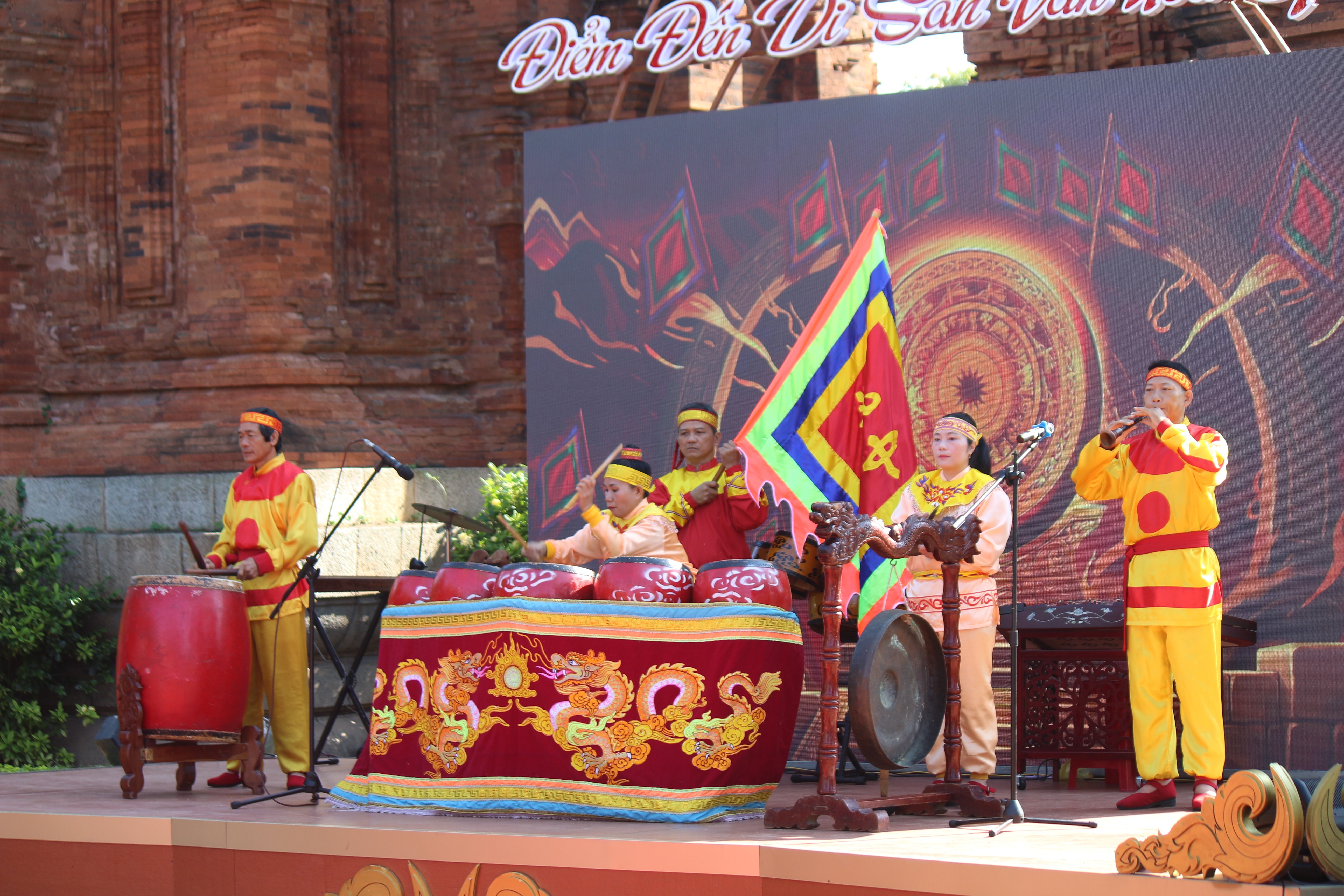 Biểu diễn Nhạc võ Tây Sơn.