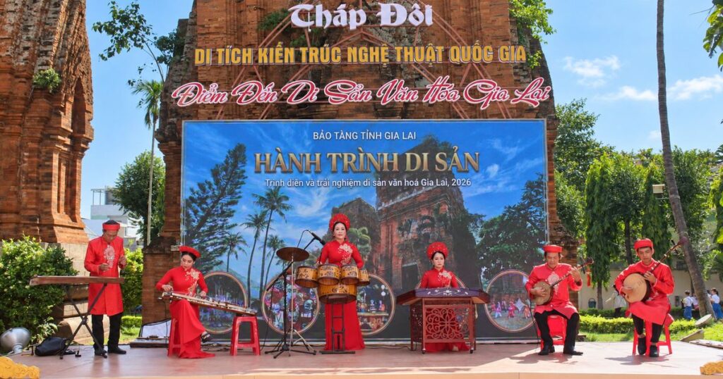 Về Tháp Đôi, nghe di sản kể chuyện