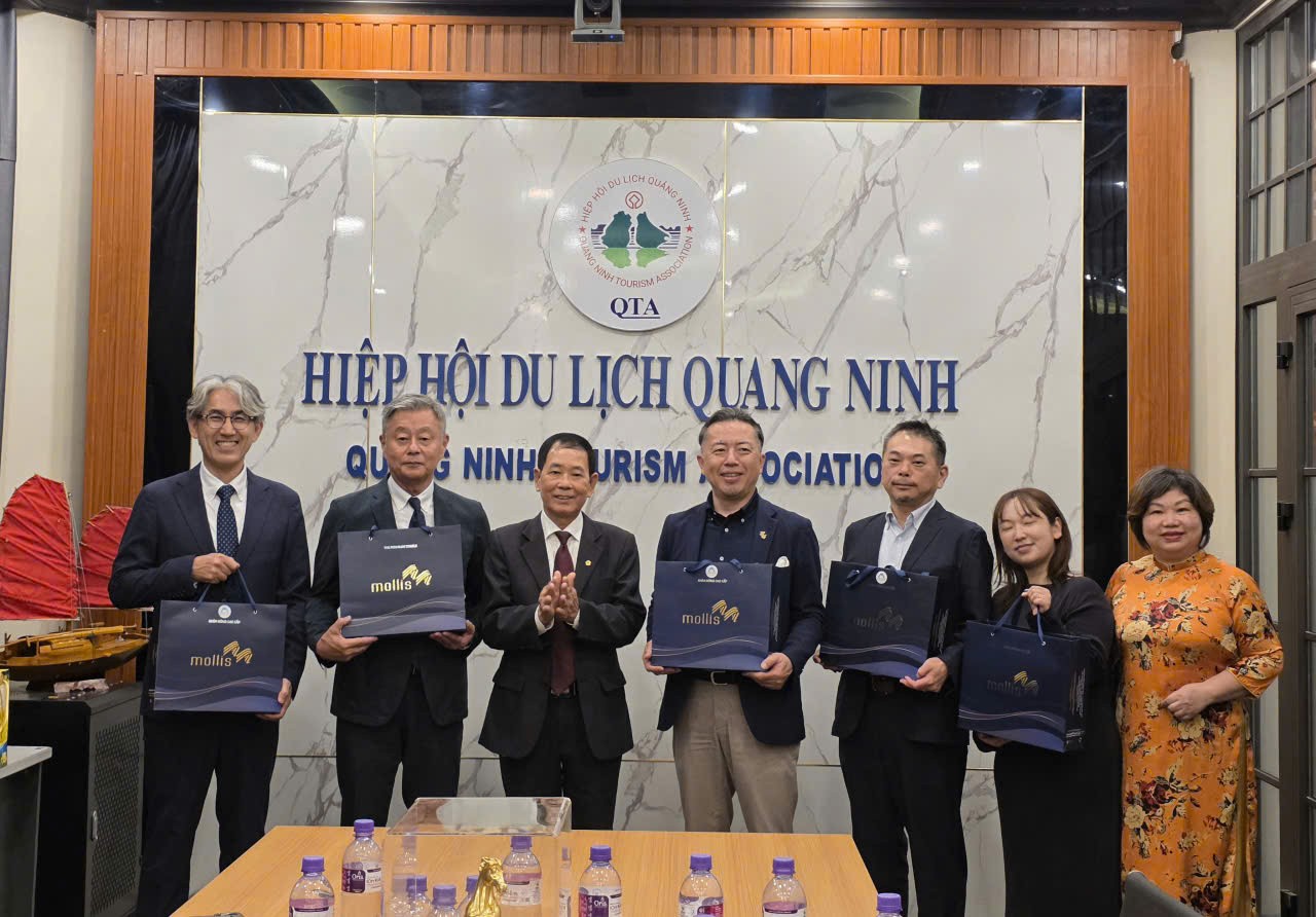 tang-qua-lan-anh-1791816467 tang-qua-lan-anh-1791816467.jpg